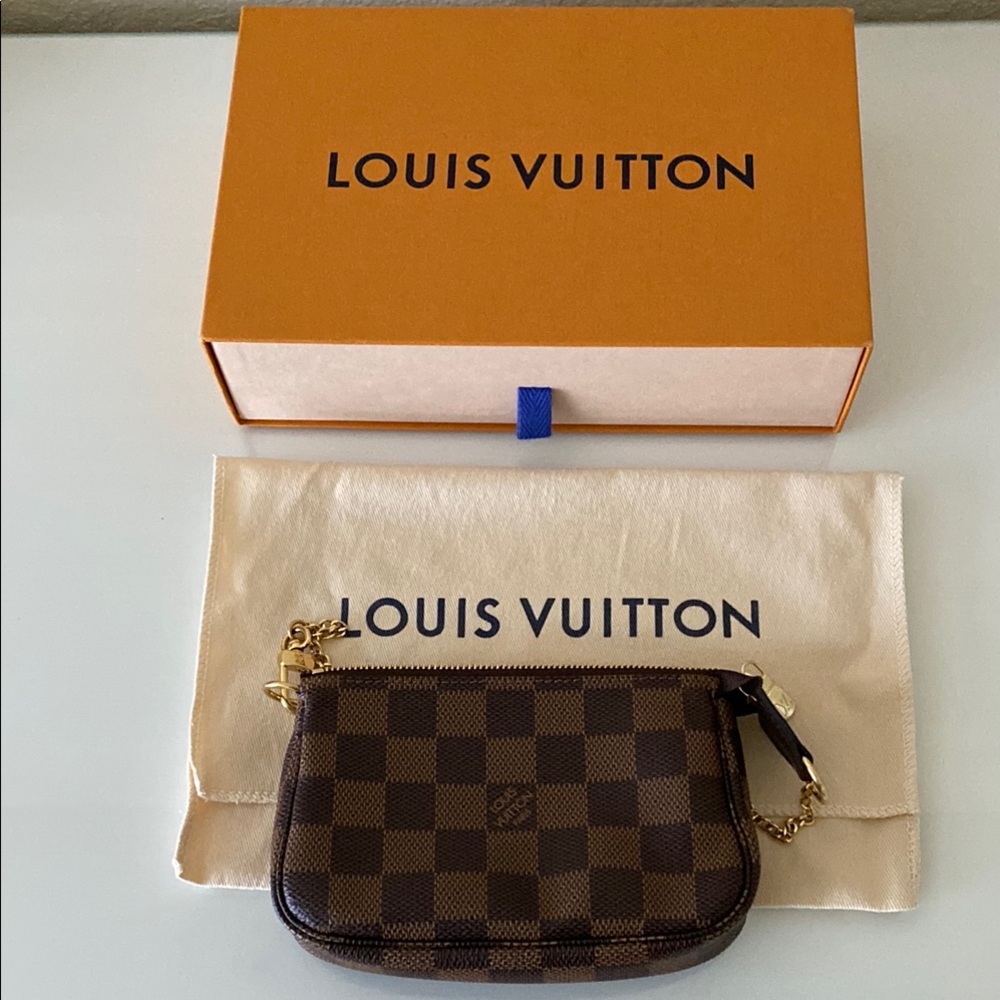 Louis Vuitton Mini Pochette in Damier Ebene